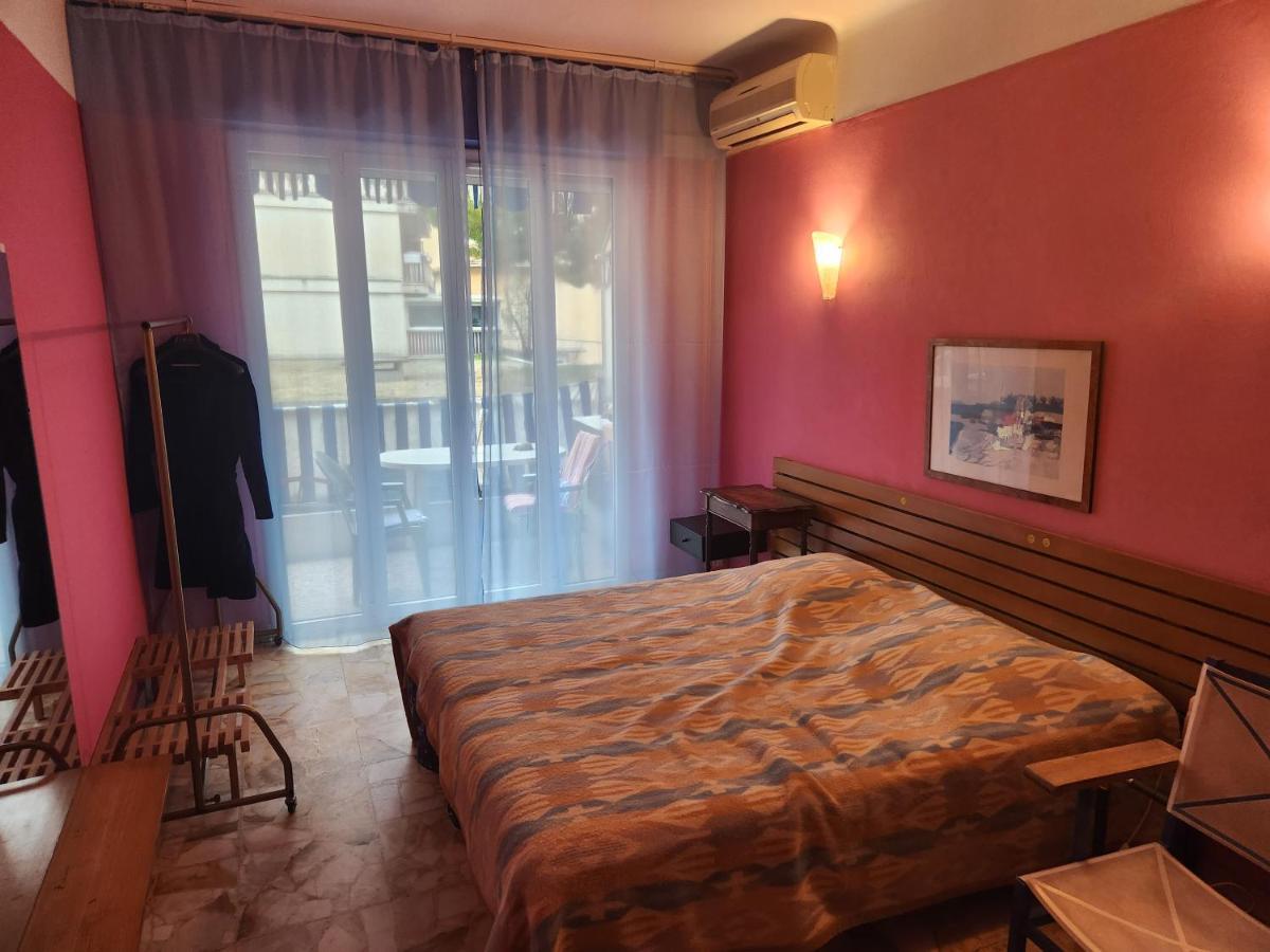 Big Apart 140M2 5Min Walk To Beach Sea &Promenade 3 Double Rooms,Big Living Room 42M2, 3 Showers,9 Beds, Free Parking Nice Eksteriør bilde
